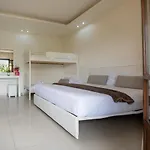 Macedon Hotel