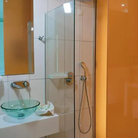 Macedon Hotell