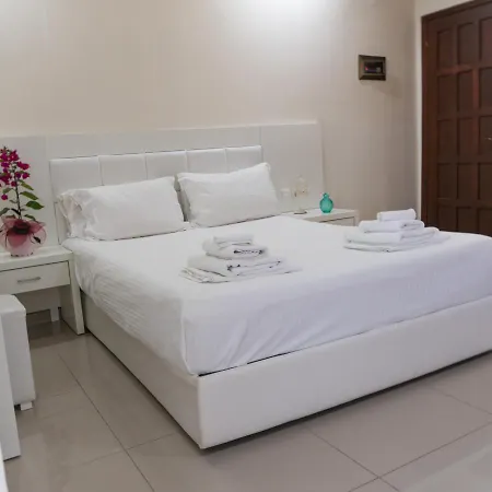 Macedon Hotell 3*