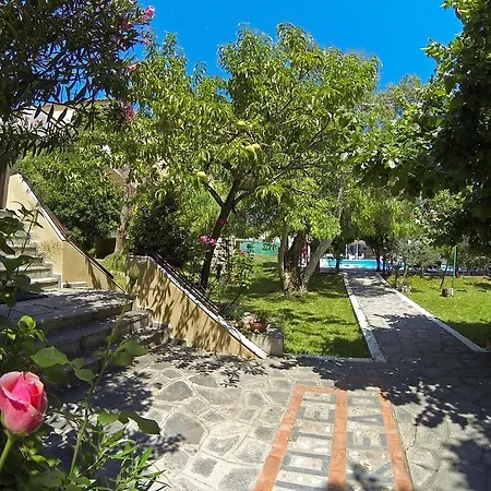 Отель Macedon 3*