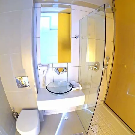 Macedon Hotell