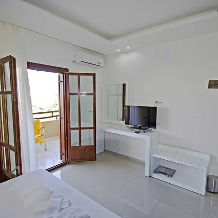 Отель Macedon 3*